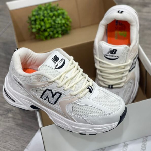 Zapatilla New Balance 530 Crema