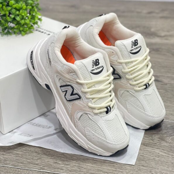 Zapatilla New Balance 530 Crema