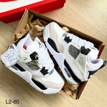 Zapatilla Jordan Retro 4 Blanco y Negro