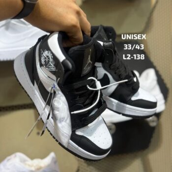 Zapatilla Tipo Bota Nike Negra y Blanca