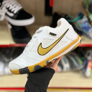 Zapatilla Futsal Nike Blanco y Dorado