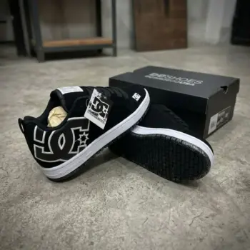 Zapatilla DC Negro y Blanco