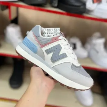 Zapatilla New Balance Gris y Rosa