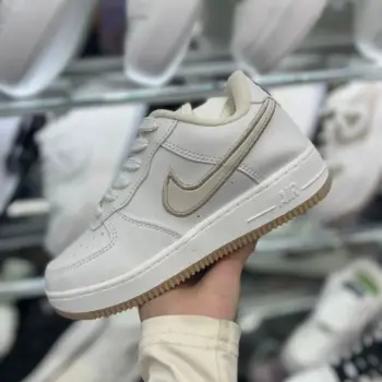 Zapatilla Nike Air Blanco y Hueso