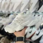 Zapatilla New Balance Crema y Blanco